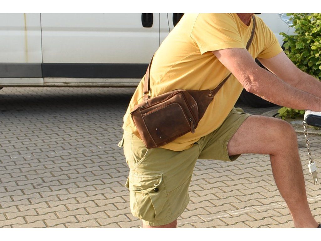 Detail kožené tašky Jarda