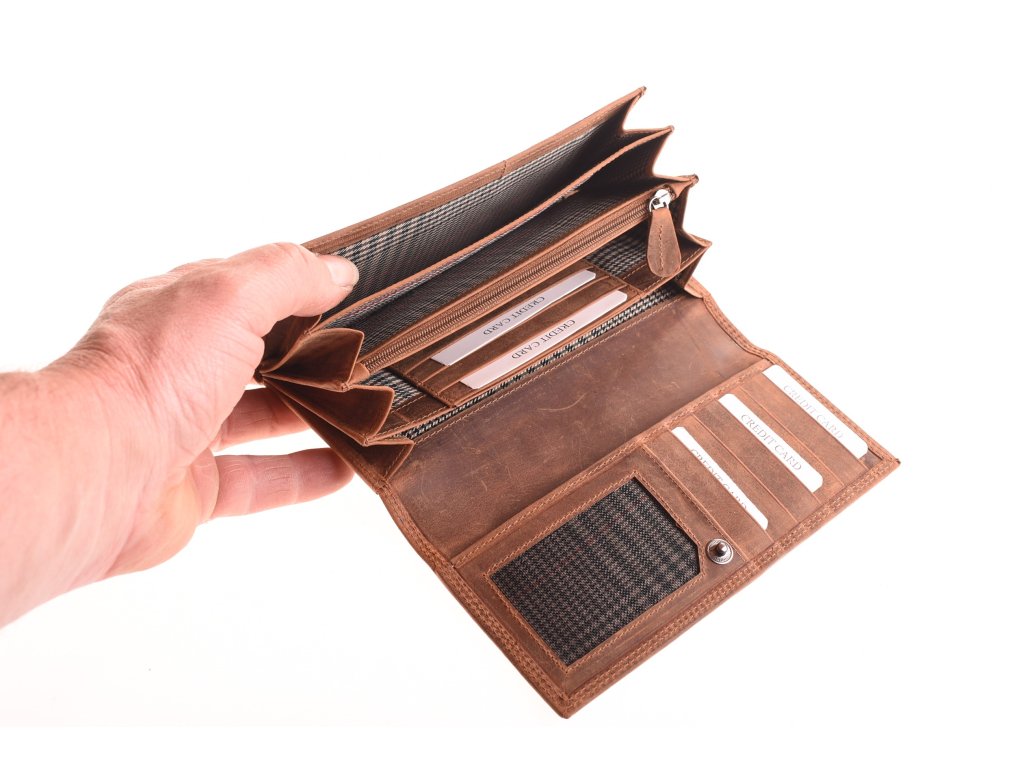 Detail hovězí kůže dámské peněženky KUBÁT