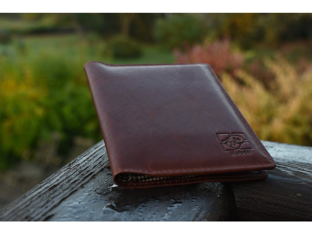 Kožené pouzdro na pas s přihrádkami